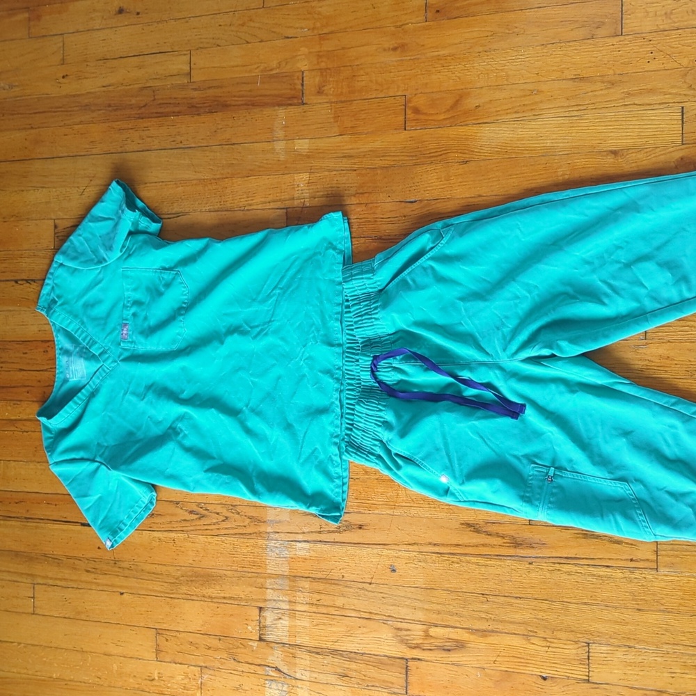 Figs surgical green scrub set